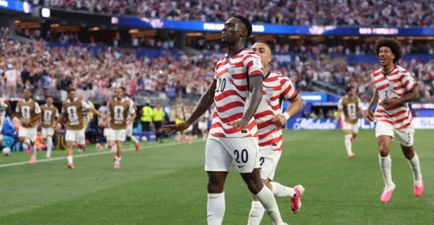 USA Spieler feiern Tor bei WM 2026 gegen Paraguay im Stadion von Los Angeles