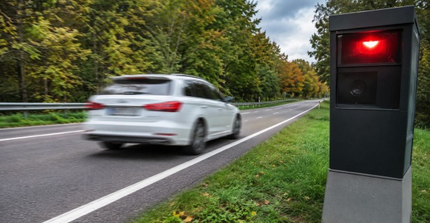 Verkehrsstrafen Österreich Radar Blitzer Raser Auto Tempo Kontrolle