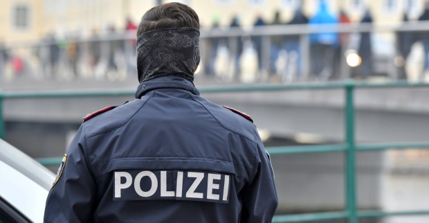 Polizeikontrolle bei einer Demonstration.