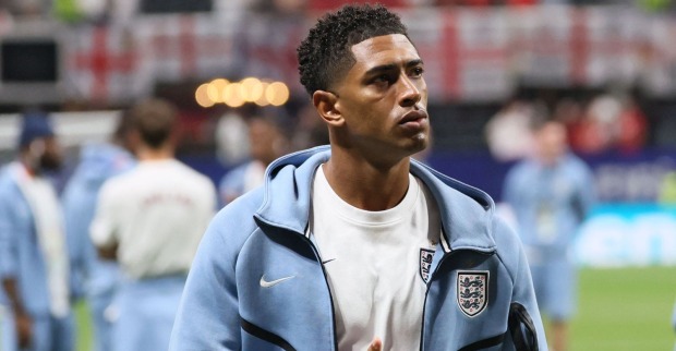 Jude Bellingham vor einem Spiel der WM 2026 im England-Trainingsanzug. Der Real-Madrid-Star zählt zu den größten Leistungsträgern der englischen Nationalmannschaft.