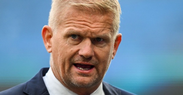 Alf-Inge Haaland reagiert emotional auf der Tribüne nach dem umstrittenen WM-Aus Norwegens gegen England