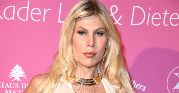 Arielle Rippegather bei einem öffentlichen Auftritt. Das ehemalige DSDS-Sternchen spricht über ihre missglückte Beauty-OP, eine Blutvergiftung und die Korrektur des Eingriffs.