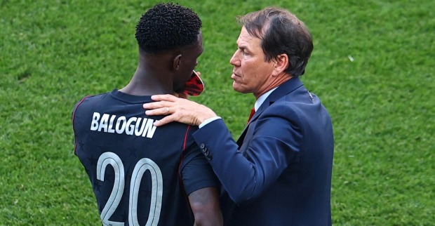 Belgien vs. USA: Folarin Balogun und Rudi Garcia nach Spielende.