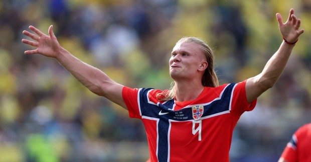 Brasilien vs. Norwegen: Haaland jubelt nach dem Schlusspfiff.