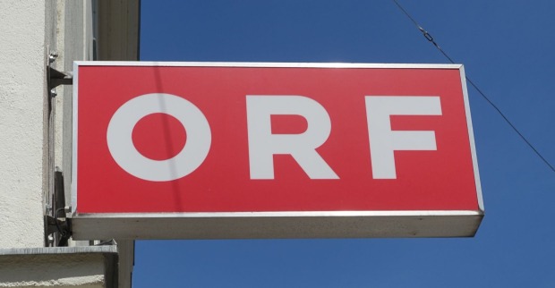 ORF-Logo an einem Gebäude. Der ORF steht nach dem Tod von Daniel Warmuths Vater im Fokus, nachdem sich der ORF-Reporter vorübergehend aus dem TV zurückgezogen hat.