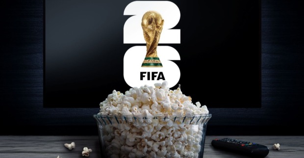 TV mit Logo der Fußballweltmeisterschaft 2026 als Themenbild für die Übertragung des Spiels zwischen Frankreich und Marokko.