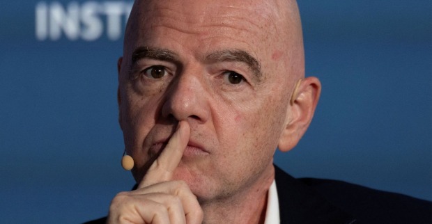 FIFA-Präsident Gianni Infantino bei einem öffentlichen Auftritt. Die UEFA droht wegen des umstrittenen Investorenplans mit einem möglichen WM-Boykott.