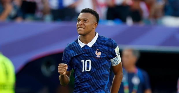 Kylian Mbappé jubelt im Trikot der französischen Nationalmannschaft bei der WM 2026. Der Frankreich-Star sorgt derzeit auch mit Gerüchten um seine angebliche Freundin Ester Expósito für Schlagzeilen.