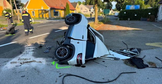 Unfallstelle auf der B67 in Straß in Steiermark an der ein Mopedauto nach einem Unfall zerrissen wurde