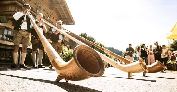 Jungbauern beim Alphörner-Blasen | Credit: SalzburgerLand Tourismus