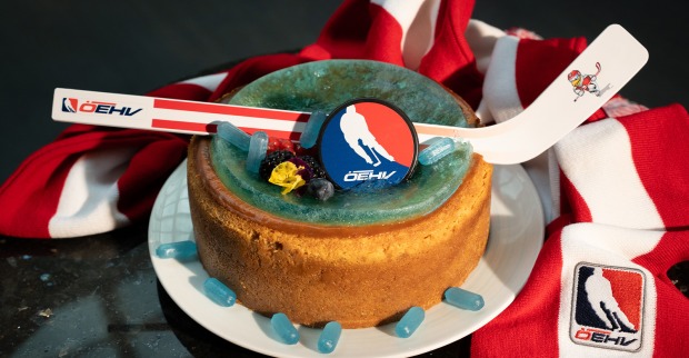 Cheesecake mit Eishockey-Motiven | Credit: Vienna Marriott Hotel