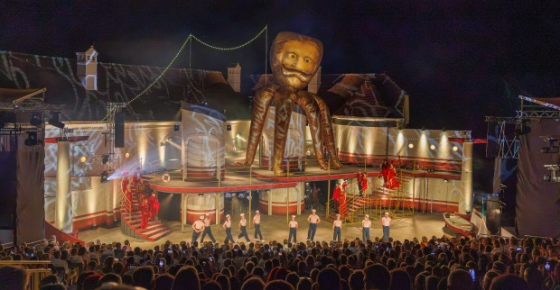 Volle Fahrt voraus: Premiere von Johann Strauss’ Operette Wiener Blut auf Schloss Tabor