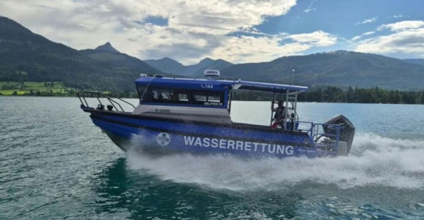 Wasserrettung mit Einsatzboot am Wolfgangsee bei St. Gilgen
