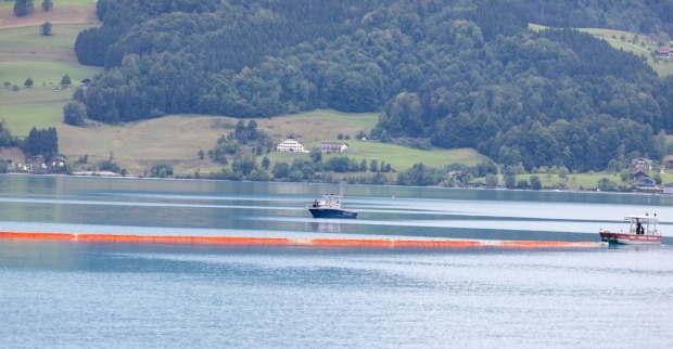 Flugzeugabsturz Attersee: Die schwierige Bergung der stark beschädigten Maschine ist für Samstag vorgesehen.