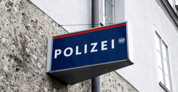 Eine Polizeistation in Salzburg, als Symbolbild für den E-Scooter-Unfall.