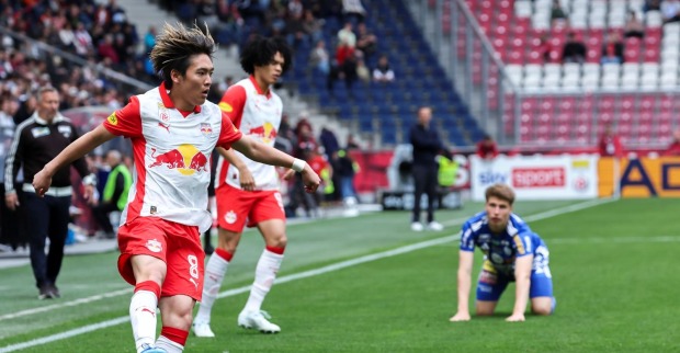 Spieler des FC Salzburg auf dem Spielfeld