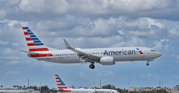 Flugzeug der American Airlines während des Starts