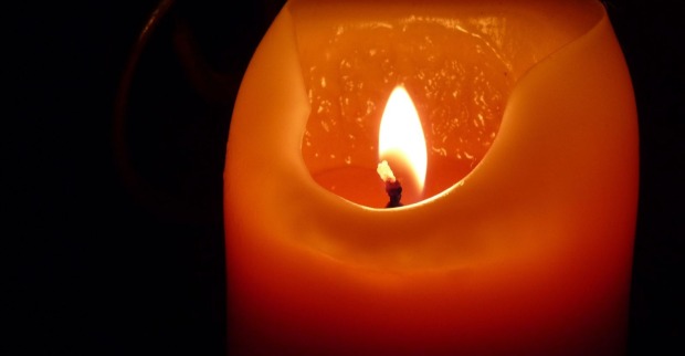 Gedenkkerze als Symbol der Trauer nach dem Tod des TikTok-Influencers Cesar Gastelum in Mexiko.