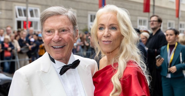 Hans-Peter Wild mit seiner Frau Christine Drage Wild bei den Salzburger Festspielen/Sie ist erfolgreiche Baurechtsanwältin