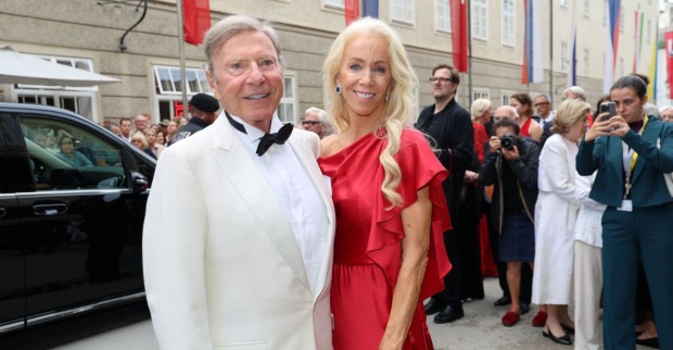 Hans-Peter Wild mit Christine Drage bei den Salzburger Festspielen/ Die beiden haben geheiratet