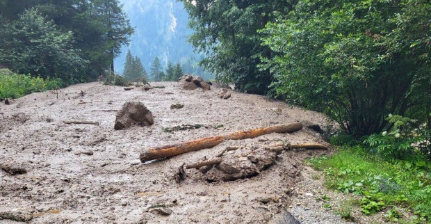Schlammmassen nach einem Murenabgang in Hintermuhr