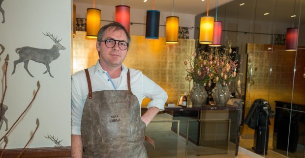 Spitzenkoch Max Stiegl in seinem Restaurant. Der Koch hat seine Beziehung mit ORF-Moderatorin Christine Reiler öffentlich gemacht.
