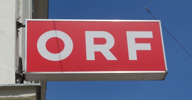 ORF-Logo vor blauem Himmel. ORF-Meteorologe Sigi Fink reagierte auf den neuen Temperaturrekord von 41 Grad in Österreich.