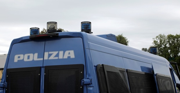 In Italien: Reisebus und Wohnmobil kollidierten frontal.