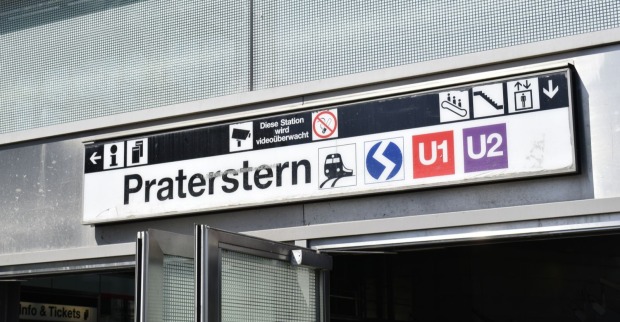Außenansicht der S-Bahn-Station Wien Praterstern