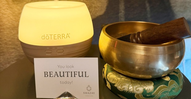 Schale und Aromakerze | Credit: Irene Schwarz Salon