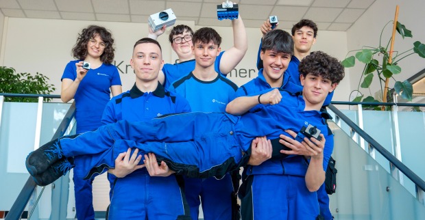 Gruppenbild mit Lehrlingen | Credit: Kraus &amp; Naimer