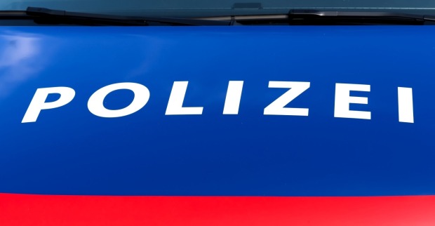 Anthering: Ein 27-Jähriger lag nach einem Quad-Unfall unter dem Fahrzeug eingeklemmt.