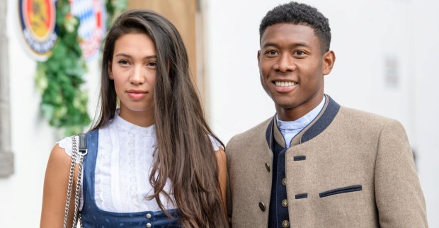 David Alaba mit Ehefrau Shalimar Heppner in Tracht beim Oktoberfest in München
