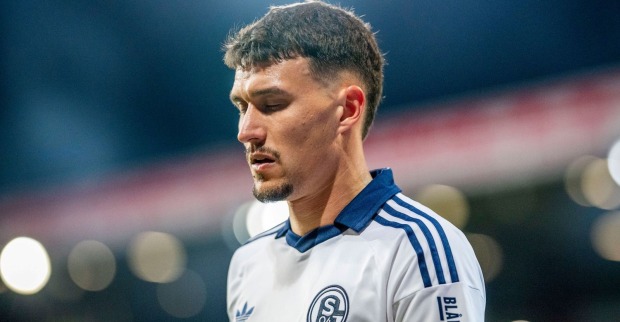 Dejan Ljubicic im Trikot von Schalke 04