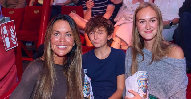 Martina Reuter mit ihren beiden Kindern.