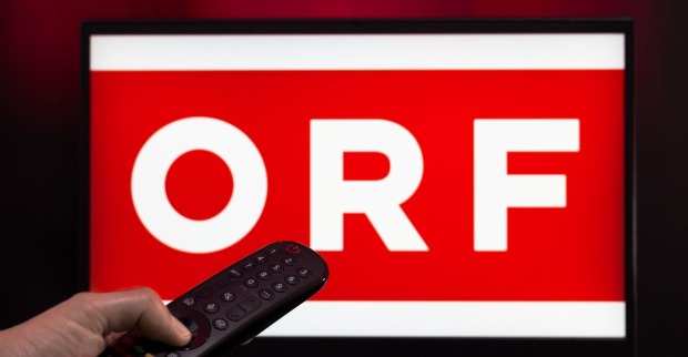 Fernsehbildschirm mit dem ORF-Logo