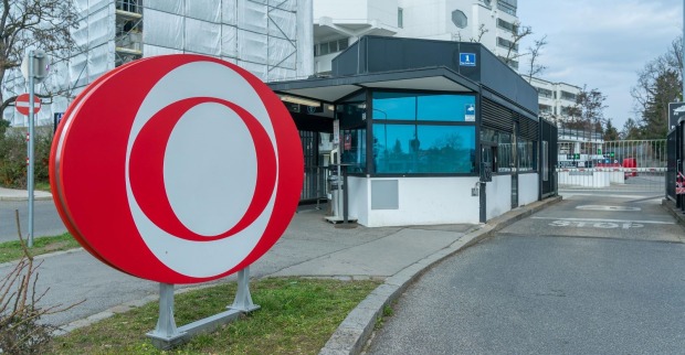 ORF-Zentrum am Küniglberg in Wien – ORF-Star Sigi Fink sorgt mit einem kuriosen Geschenk auf Instagram für Aufsehen.