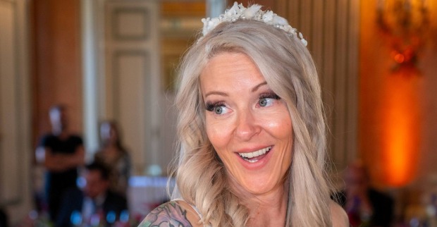 Simone Lugner lacht/ Auf Instagram spricht sie über ihren Look für den Diversity Ball und die vielen Komplimente.