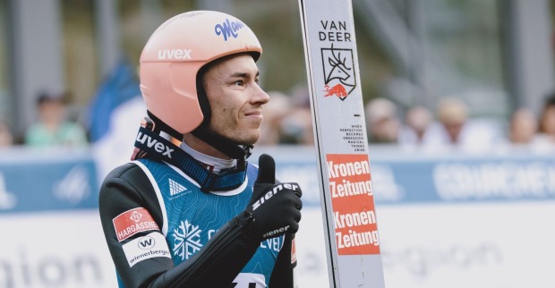 Stefan Kraft mit Van-Deer-Skiern während des Sommer-Grand-Prixs in Courchevel