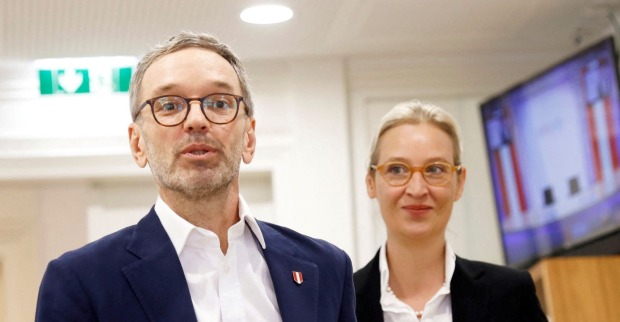 Kickl (FPÖ) und Weidel (AFD) bei einem gemeinsamen öffentlichen Auftritt in Österreich.