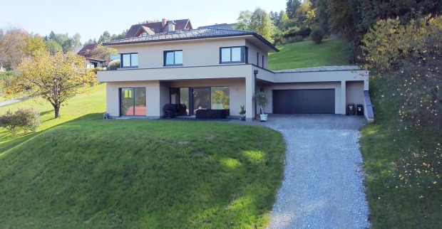 Modernes Wohnhaus im Grünen | Credit: Schmölzer