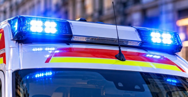 Nahaufnahme einer Sirene eines österreichischen Rettungswagens in Wien