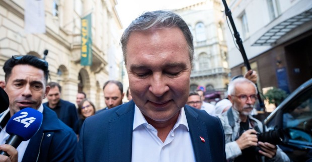 Andreas Babler trifft bei der SPÖ-Sitzung ein.