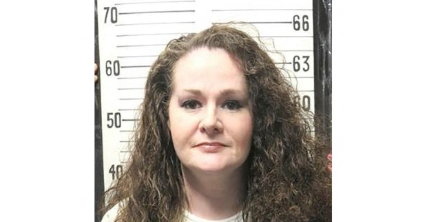 Porträtaufnahme von Christa Pike vor einer Messskala. Die zum Tode verurteilte US-Amerikanerin überlebte im September 2026 ihre Hinrichtung mit der Giftspritze.