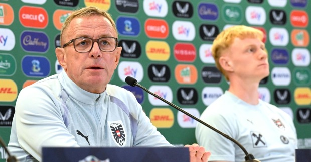 Ralf Rangnick und Nicolas Seiwald bei der PK vor dem Irland Spiel.