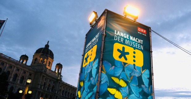 Eine Werbesäule der "Langen Nacht der Museen".