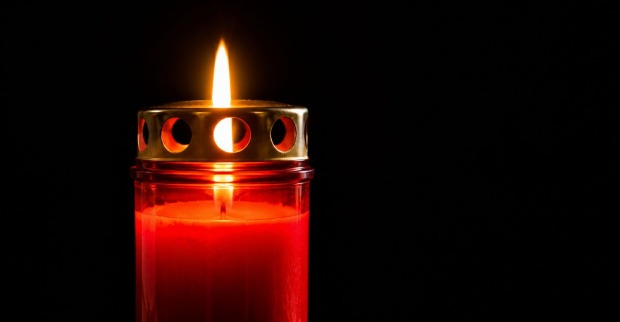 Trauerkerze: Fußballfamilie trauert um 18-jährigen Spieler.