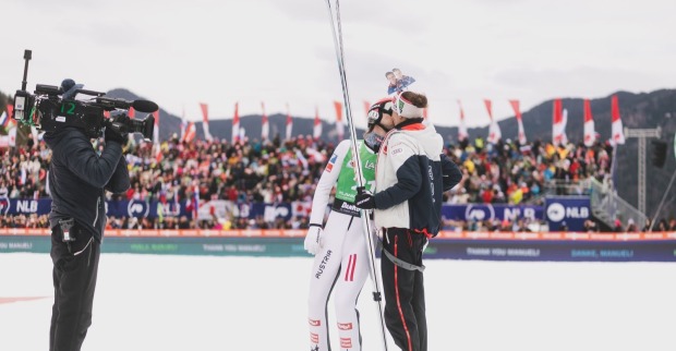 Manuel Fettner und Lisa Eder während ihrer Verlobung in Planica
