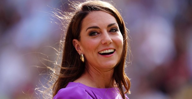 Prinzessin Kate lächelt im Wind