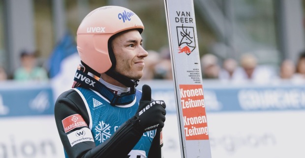 Stefan Kraft bei einem Skisprungbewerb.